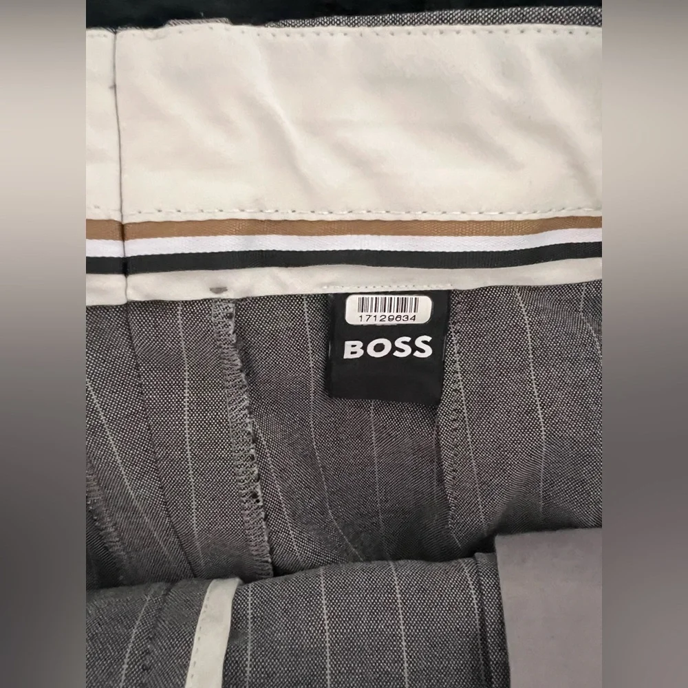 HUGO BOSS Charcoal Pinstripe Pants Trousers $348 retail size 6 100% virgin wool - Picture 3 of 6
